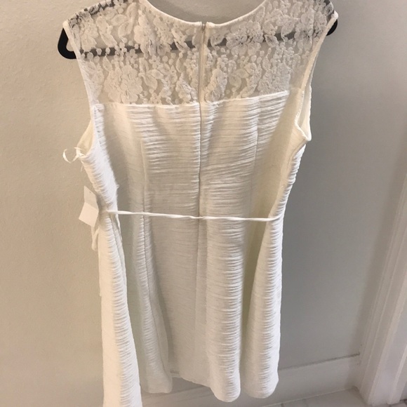 White motherhood maternity dress - Picture 4 of 5